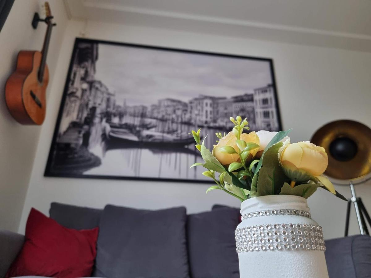 Flora Apartman Apartment Сегед Екстериор снимка