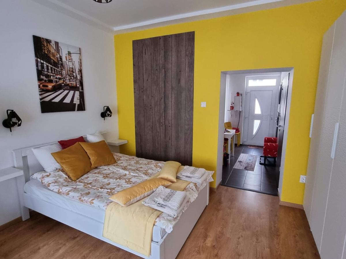 Flora Apartman Apartment Сегед Екстериор снимка